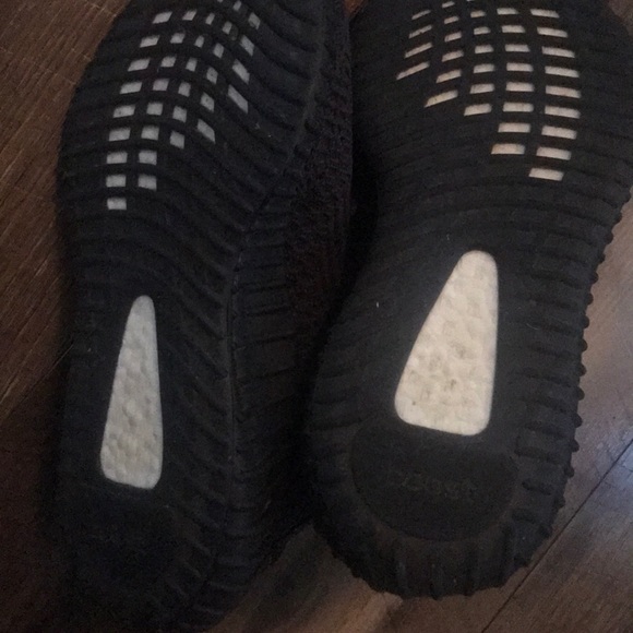 Adidas Yeezy 350 Boost Black 7 - Picture 4 of 5